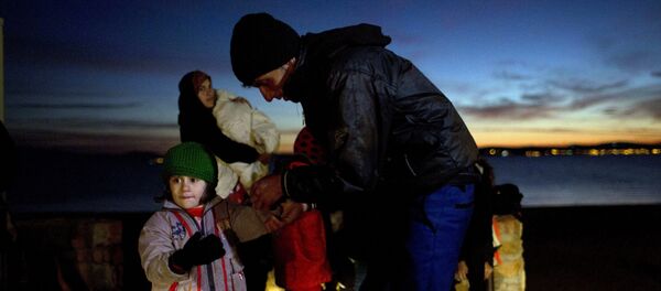 Refugiados llegan a las costas griegas Refugiados llegan a las costas griegas - Sputnik Mundo