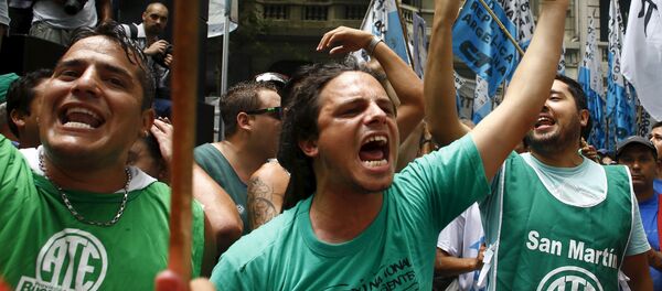 Una demostración en Buenos Aires contra las medidas económicas introducidas por el presidente Mauricio Macri - Sputnik Mundo