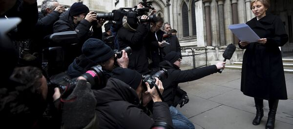 Marina Litvinenko lee una declaración frente a los Reales Tribunales de Justicia en Londres - Sputnik Mundo