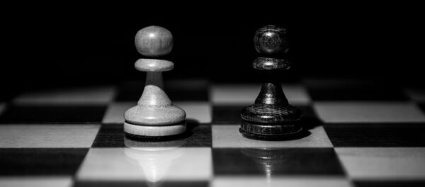 Dos peones en el tablero de ajedrez - Sputnik Mundo