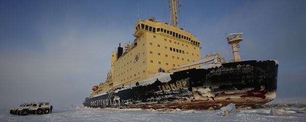 El rompehielos nuclear ruso Taymir en el norte de Rusia - Sputnik Mundo