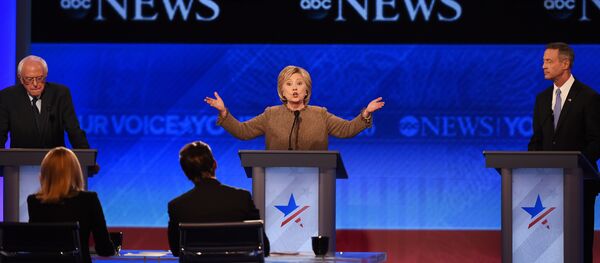 Candidata demócrata a la presidencia de EEUU, Hillary Clinton, durante el debate electoral - Sputnik Mundo