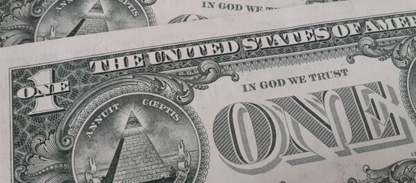 Billetes de dólar con la frase In God We Trust - Sputnik Mundo