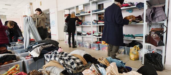 Un centro de la ayuda humanitaria para los refugiados ucranianos en Rostov del Don, Rusia - Sputnik Mundo