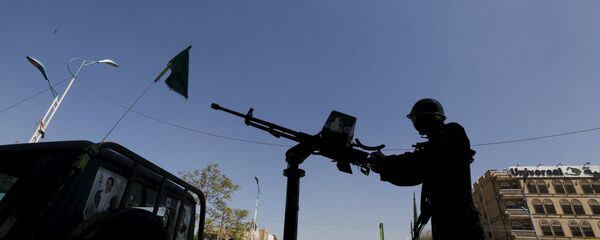 Un militar hutí en Yemen - Sputnik Mundo