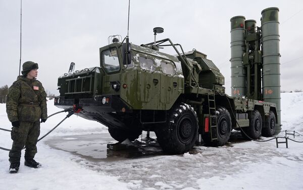 Sistemas transportables de misiles antiaéreos S-400 'Triumf' - Sputnik Mundo