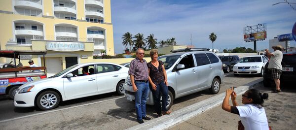 Los turistas toman fotos en frente del hotel Miramar, donde fue detenido EL Chapo - Sputnik Mundo