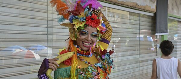 El precarnaval invade las calles de Brasil - Sputnik Mundo