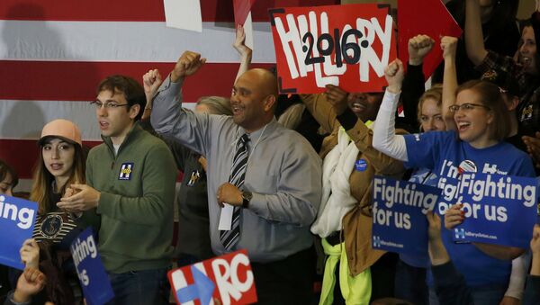 Partidarios de Hillary Clinton en Iowa, EEUU - Sputnik Mundo