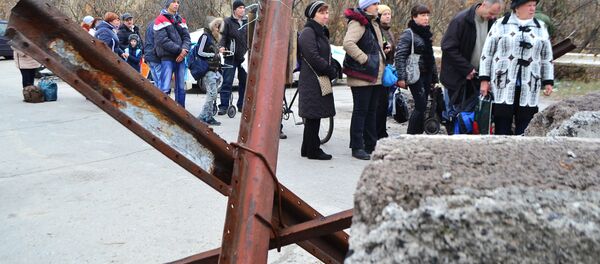 Localidad de Stanitsa Lugánskaya en la línea de separación - Sputnik Mundo