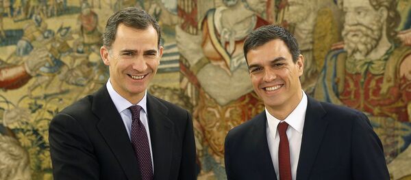 El Rey Felipe VI y Pedro Sánchez, líder de los socialistas del PSOE - Sputnik Mundo