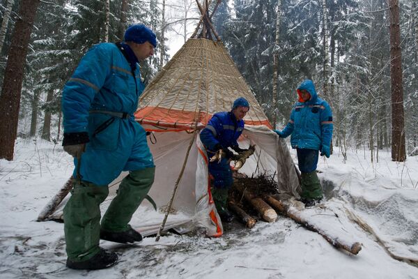 Simulacro de cosmonautas: sobrevivir en un bosque nevado - Sputnik Mundo