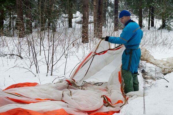 Simulacro de cosmonautas: sobrevivir en un bosque nevado - Sputnik Mundo