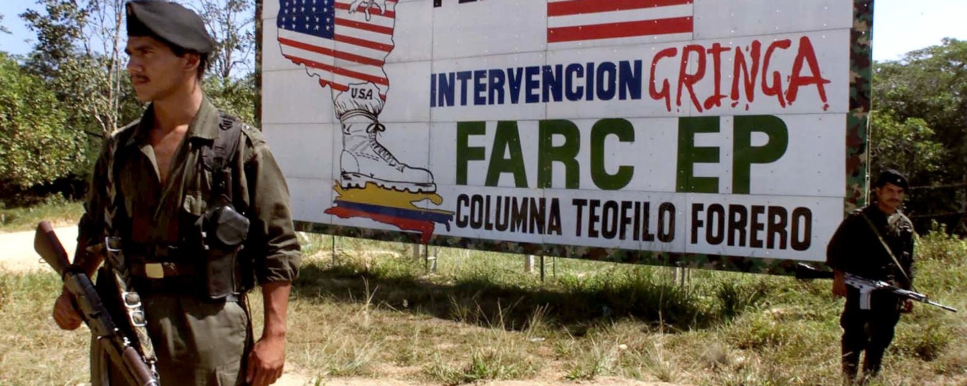 Miliciano de FARC cerca de una valla propagandística anti-EEUU (Archivo) - Sputnik Mundo, 1920, 04.02.2016