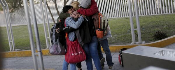 Comienzan traslados regulares de migrantes cubanos desde Costa Rica a EEUU - Sputnik Mundo