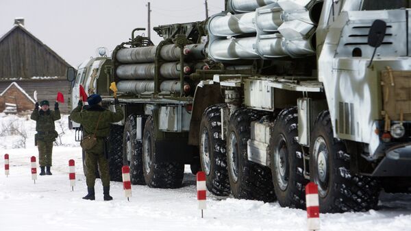 Lanzacohetes múltiples Smerch durante las maniobras militares en Bielorrusia (archivo) - Sputnik Mundo