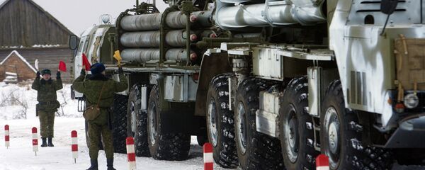 Lanzacohetes múltiples Smerch durante las maniobras militares en Bielorrusia (archivo) - Sputnik Mundo