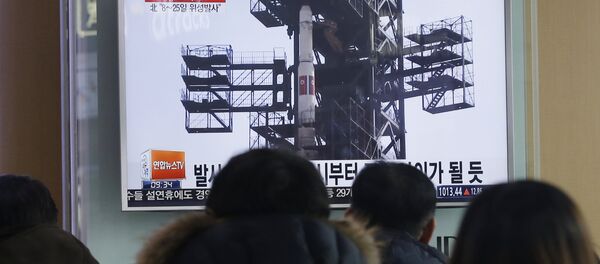 Corea del Norte lanza un misil de largo alcance - Sputnik Mundo
