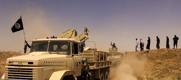 Militantes de Daesh en la frontera entre Siria e Irak Militantes de Daesh en la frontera entre Siria e Irak - Sputnik Mundo