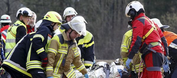 Socorristas en el lugar de la colisión de trenes en Baviera - Sputnik Mundo