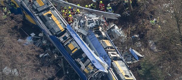 Choque frontal de dos trenes en Alemania - Sputnik Mundo