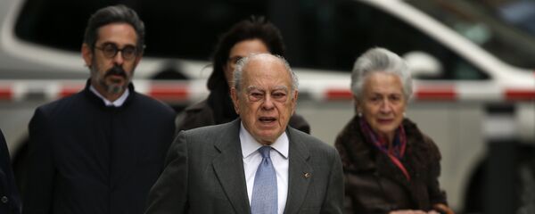 Jordi Pujol, expresidente catalán, y su mujer en la Audiencia Nacional de Madrid - Sputnik Mundo