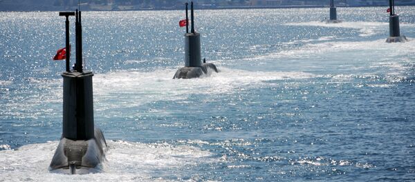 Submarinos turcos durante un desfile Submarinos turcos durante un desfile - Sputnik Mundo