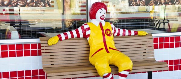 Ronald Mcdonald, mascota oficial de McDonald's - Sputnik Mundo