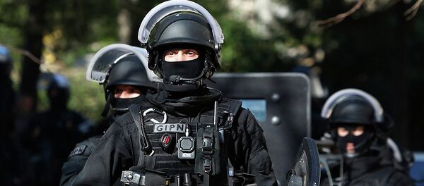 La policía francesa - Sputnik Mundo
