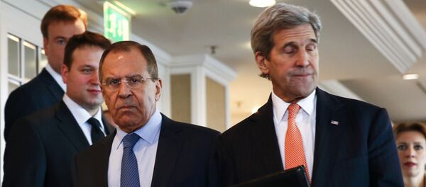 Ministro de Exteriores de Rusia, Serguéi Lavrov y secretario de Estado de EEUU, John Kerry - Sputnik Mundo