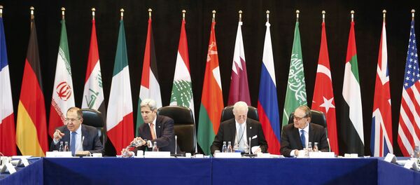 Russian Foreign Minister Sergei Lavrov (L) and U.S. Foreign Secretary John Kerry (2L) attend the International Syria Support Group (ISSG) meeting in Munich, Germany, February 11, 2016, - Sputnik Mundo