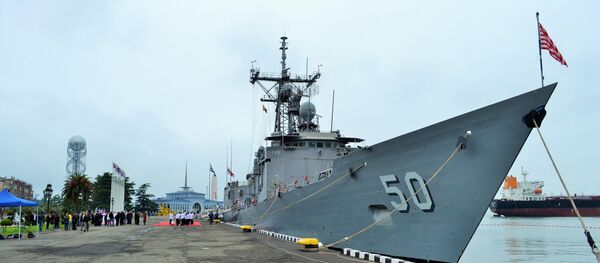El fregato USS Taylor en Batumi, Georgia - Sputnik Mundo