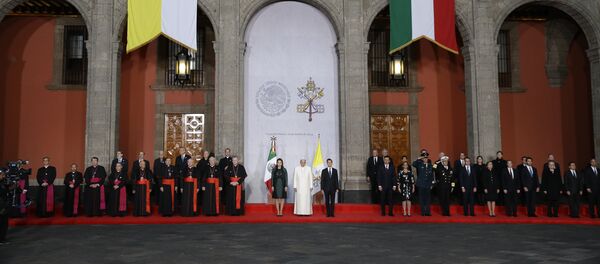 Papa Francisco en el Palacio Nacional en México - Sputnik Mundo