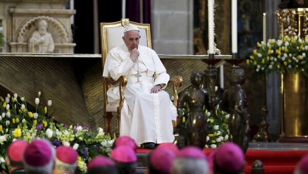 Pope Francis meets with bishops at the Metropolitan Cathedral at Zocalo Square in Mexico City - Sputnik Mundo