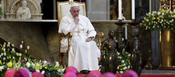 Pope Francis meets with bishops at the Metropolitan Cathedral at Zocalo Square in Mexico City - Sputnik Mundo