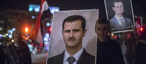 Partidarios de Bashar Asad en Damasco - Sputnik Mundo