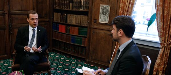 Dmitri Medvédev, el primer ministro de Rusia, en una entrevista con la revista Time - Sputnik Mundo