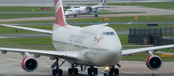 A Virgin Atlantic flight VS43 heading to Las Vegas from Gatwick encountered technical problems with its landing gear and was sent back where it safely landed - Sputnik Mundo
