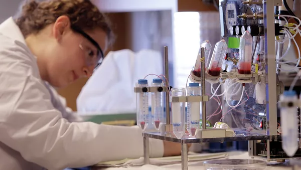 Científicos explican cómo el cáncer engaña a nuestro cuerpo - Sputnik Mundo
