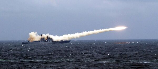 Un lanzamiento de un misil de crucero supersónico desde un buque ruso - Sputnik Mundo