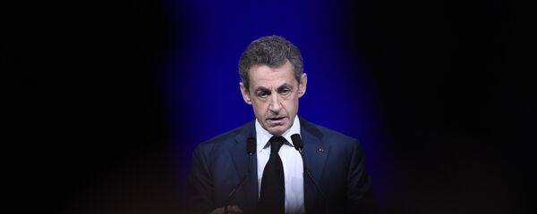 French right-wing Les Republicains (LR) party President, Nicolas Sarkozy delivers a speech during the LR National Council on February 14, 2016 in Paris. - Sputnik Mundo