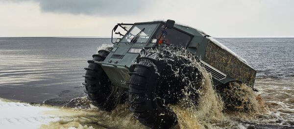 El todoterreno anfibio ruso que conquistó la fama en la Red - Sputnik Mundo