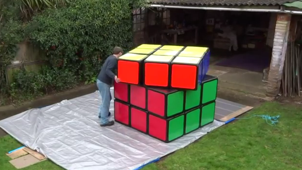Un cubo de Rubik gigante - Sputnik Mundo