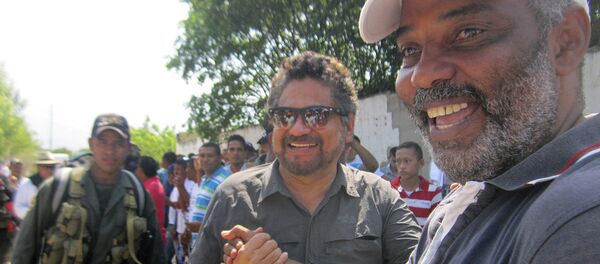 Iván Márquez, uno de los comandantes de las FARC, durante la campaña por la paz en La Guajira - Sputnik Mundo