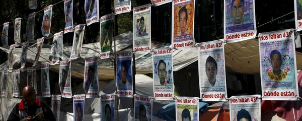 Fotos de los 43 estudiantes de la escuela de maestros rurales de Ayotzinapa desaparecidos el 27 de septiembre de 2014 - Sputnik Mundo