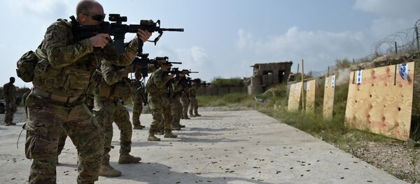 August 14, 2015, US army soldiers fire during a military exercise inside coalition force Forward Operating Base (FOB) Connelly in the Khogyani district in the eastern province of Nangarhar - Sputnik Mundo