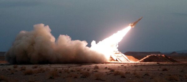 Lanzamiento de un misil iraní (Archivo) - Sputnik Mundo