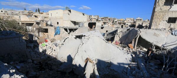 Edificios destruidos por los bombardeos en la ciudad de Turmanin, Siria (archivo) - Sputnik Mundo