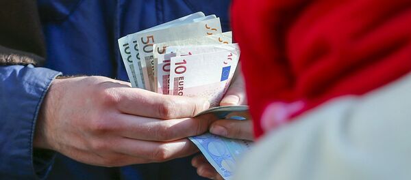 Un comprador en una tienda alemana - Sputnik Mundo