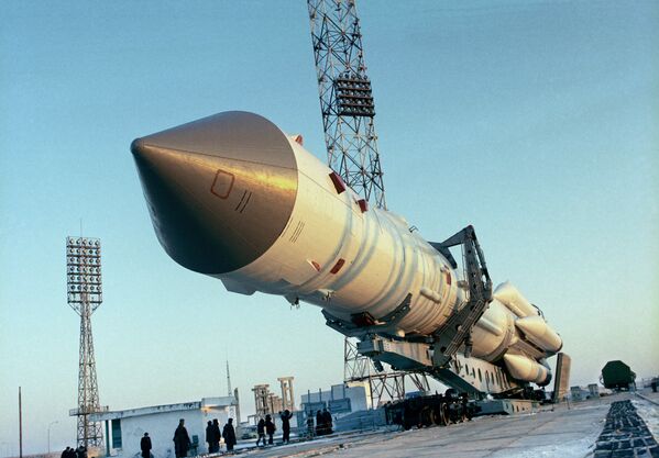 La primera estación espacial modular en el mundo: “Mir” - Sputnik Mundo